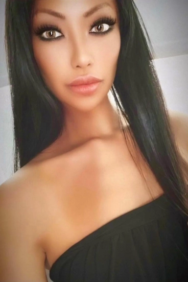 Selfie profile picture of Angelina Grey