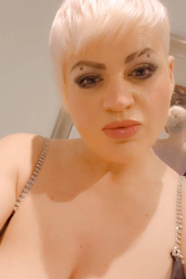 selfie gallery image of Pink