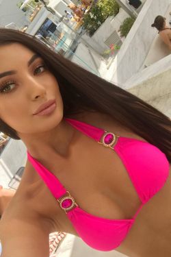 Selfie profile picture of Kendal for the selfie gallery at our escort agency 