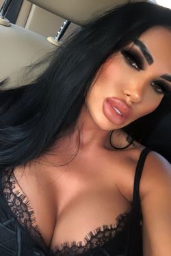 Ceces selfie profile picture at our escort agency 