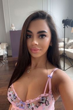 A selfie of a very sexy London escort called Soraya