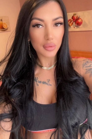 Brand new selfie gallery image of Trixie