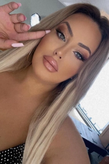 Selfie gallery profile picture of Alenka