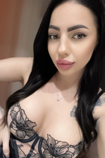 Selfie gallery profile picture of Azzura