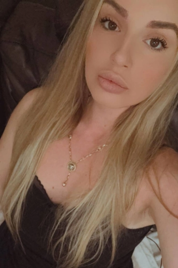 Caprices selfie gallery profile picture