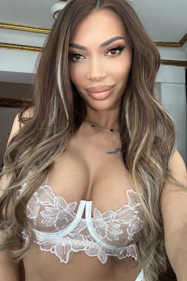 Selfie gallery profile picture of Riley