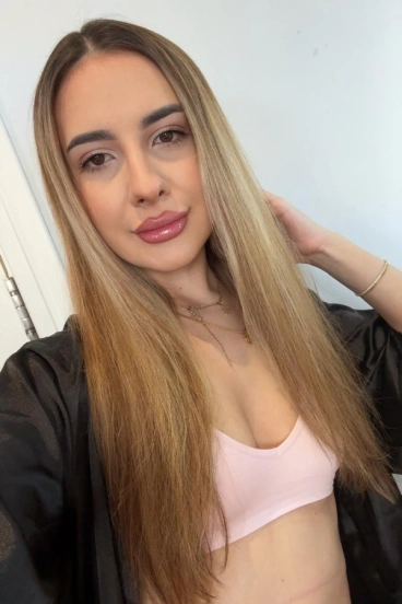 Selfie gallery profile picture of Kimber at this escort agency