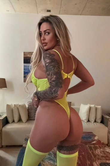 Selfie gallery profile picture of Paola at this escort agency