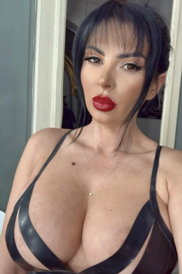 Selfie gallery profile picture of Tahlia at this escort agency