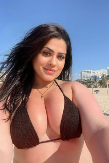 Busty curvy escort Brenda is wearing a low cut bikini top