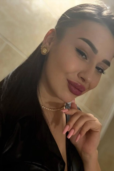 Selfie gallery profile picture of Ema at this escort agency 
