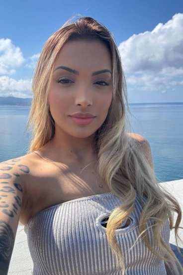 Selfie gallery profile picture of Isabella at this escort agency