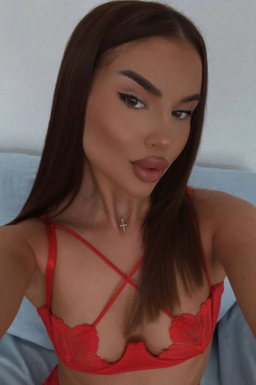 Selfie profile picture of a escort named Misha