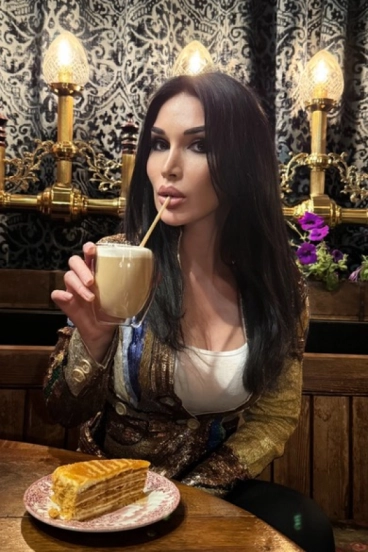 Selfie gallery profile picture of Rosaline at this escort agency