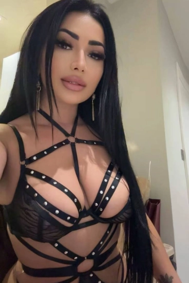 Selfie gallery profile picture of Kim at this escort agency