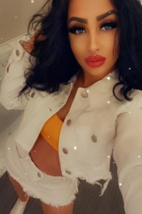 Melik is dressed to impress in her April 21 selfie 