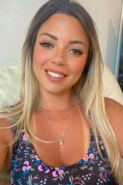 Close up selfie of a sexy Brazilian escort in London 