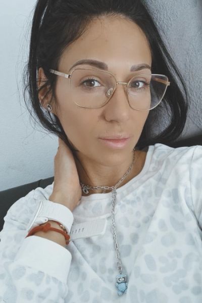 A selfie of Rubin wearing glasses 