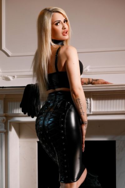 Mistress Madeline is showing off her very sexy back 