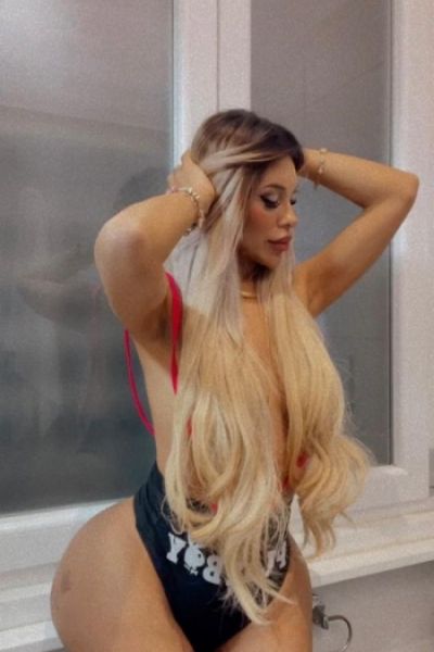 Selfie of sexy blonde London escort Juana with her hair covering her boobs 