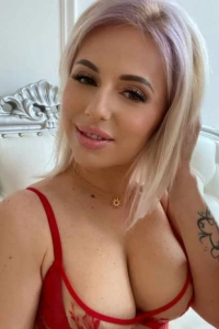 Selfie of Ysabella for the selfie gallery