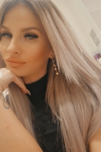 A very blonde escort selfie from a very blonde escort 