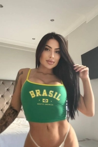 Sexy Brazilian escort wearing a green and yellow top 