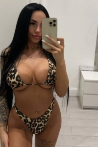 Karson looks very sexy in this selfie of her wearing lingerie 