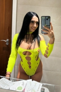 Sexy selfie of a London escort whose name is Kimy 