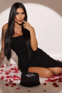 Candidas profile picture at this escort agency 