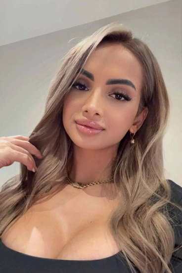 Close up selfie of a beautiful young London escort named Emily-Jane 