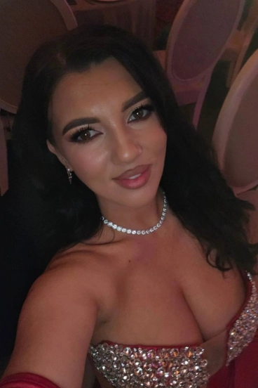 Close up selfie of a very beautiful brunette escort named Beauty 