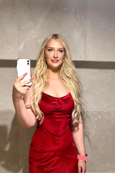 Selfie gallery profile picture of Kristi