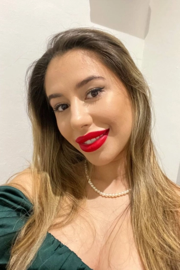 Thea looks very beautiful with her bright red lips 