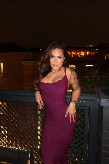 Selfie profile picture of a escort named Samantha