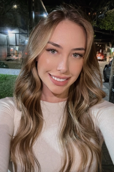 Selfie gallery profile picture of Alicia at this escort agency 