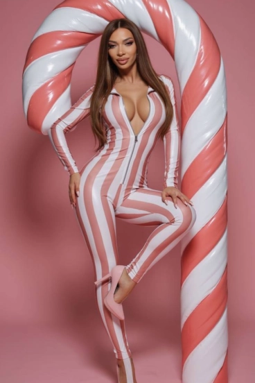 London esocrt lady Riley wearing a candy stripper outfit 