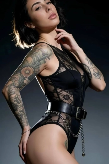 Brazilian escort lady Nay dressed in a sexy black outfit 