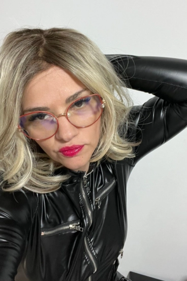 Selfie picture of Mistress Phoenix