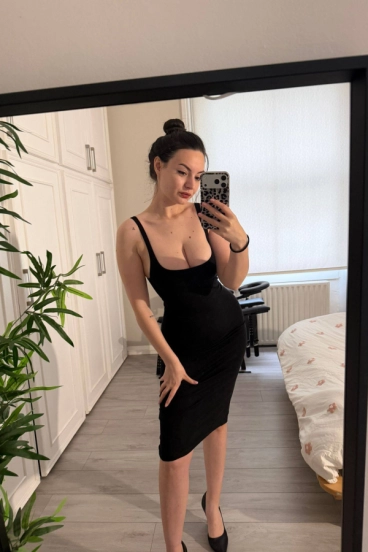 Young brunette escort Janey taking a selfie 