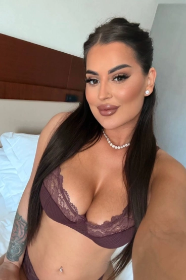 Pupis selfie gallery profile picture at this escort agency website 