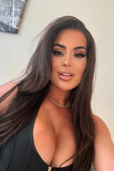 Selfie gallery profile picture of Pupi at this escort agency 