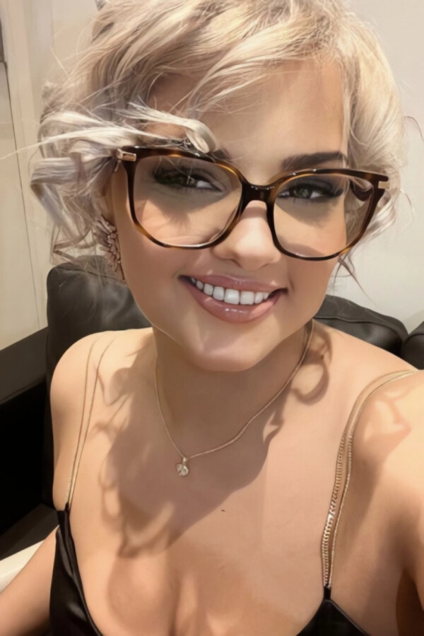 Close up selfie of blonde escort Phoenix