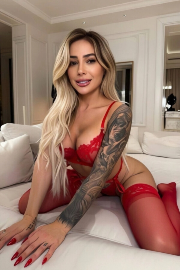 A sexy blonde lady with a full sleeve tattoo