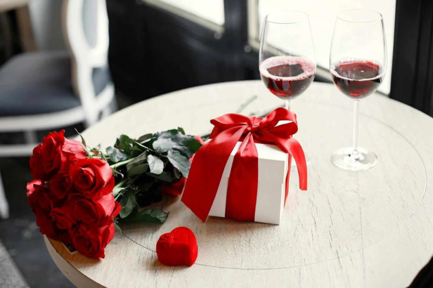 Guide to Buying a Gift for an Escort