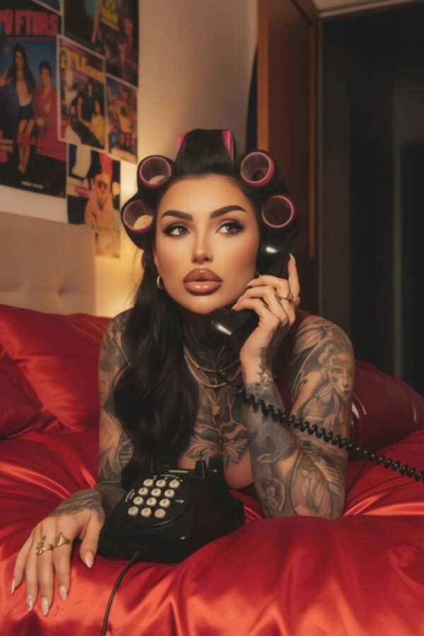Mistress Daria has her hair in rollers