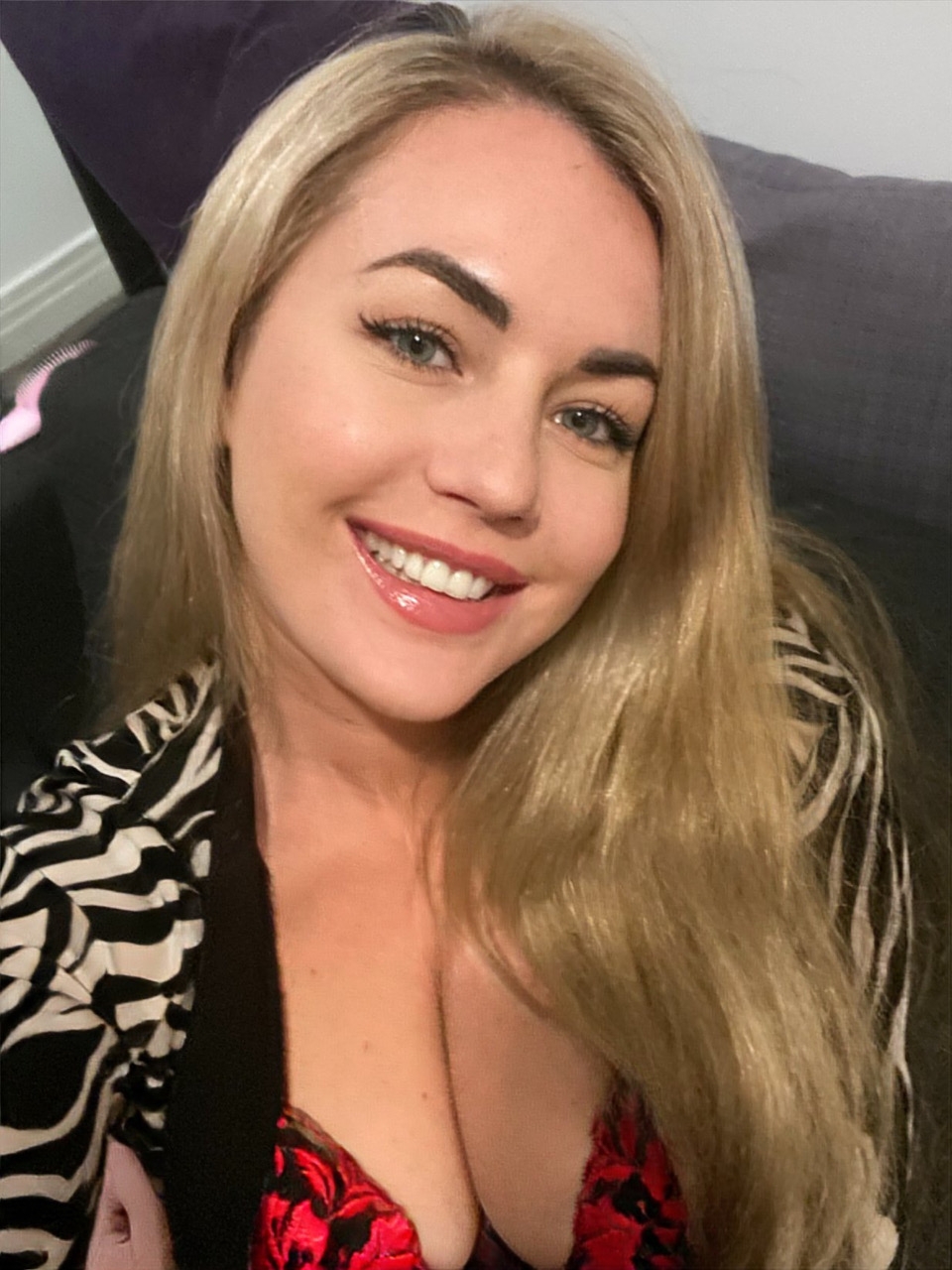 Vikki — selfie 1
