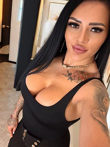 Summer — Gloucester Road escort